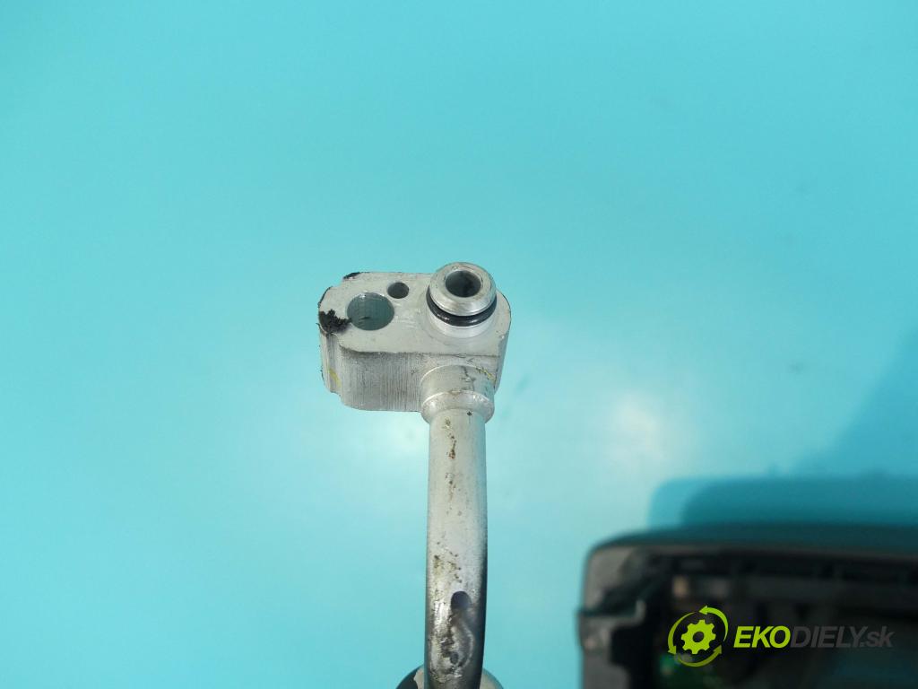 Toyota Land Cruiser J200 2007- 4.5 V8 D4D 328KM automatic 241 kW 4461 cm3 5- operadlo 87202-60010 (Lakťové opierky)