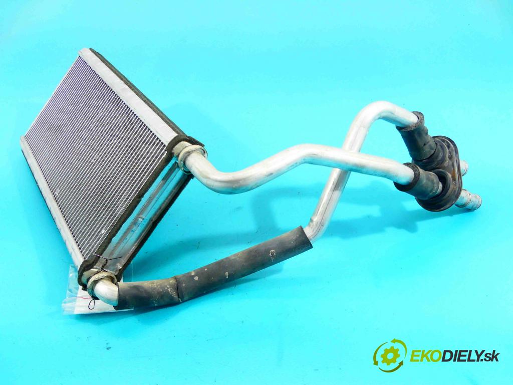 Toyota Land Cruiser J200 2007- 4.5 V8 D4D 328KM automatic 241 kW 4461 cm3 5- radiator  (Radiátory kúrenia)