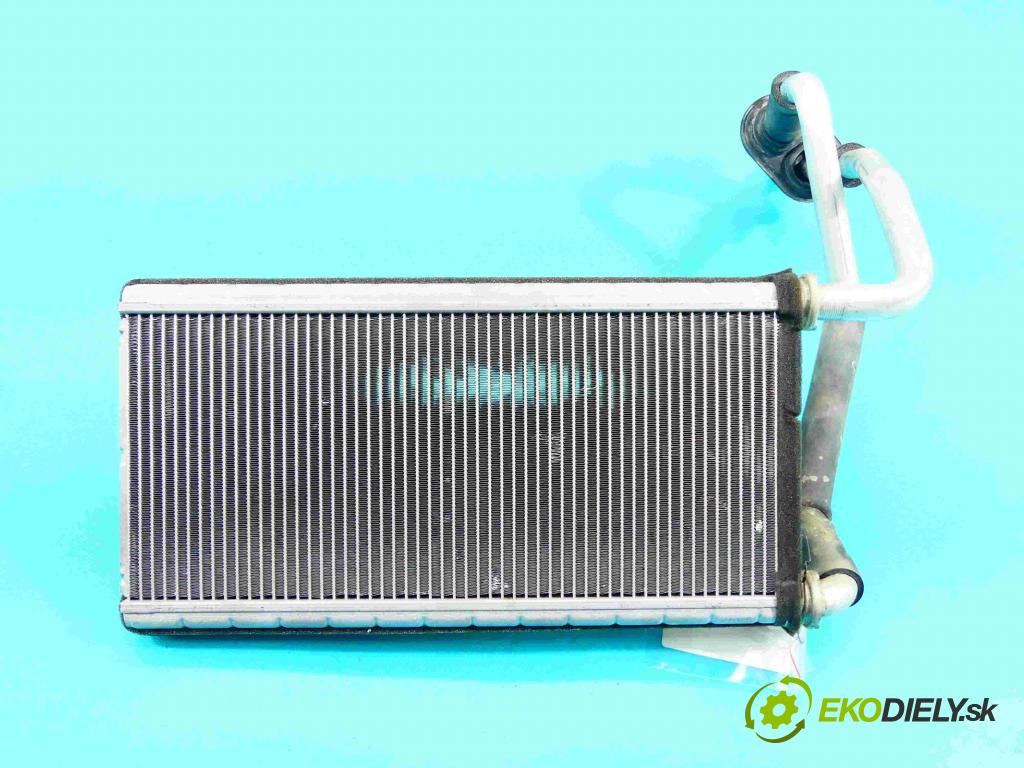 Toyota Land Cruiser J200 2007- 4.5 V8 D4D 328KM automatic 241 kW 4461 cm3 5- radiator  (Radiátory kúrenia)