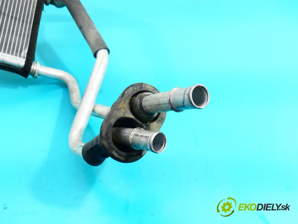 Toyota Land Cruiser J200 2007- 4.5 V8 D4D 328KM automatic 241 kW 4461 cm3 5- radiator  (Radiátory kúrenia)