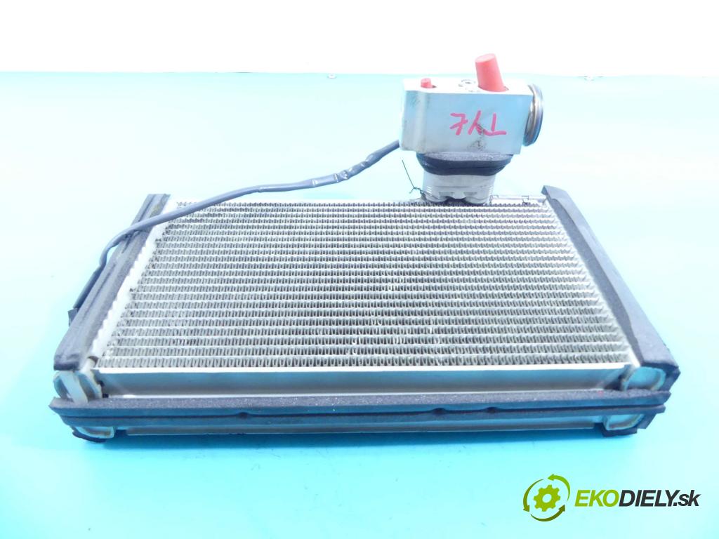 Toyota Land Cruiser J200 2007- 4.5 V8 D4D 328KM automatic 241 kW 4461 cm3 5- radiator  (Radiátory kúrenia)