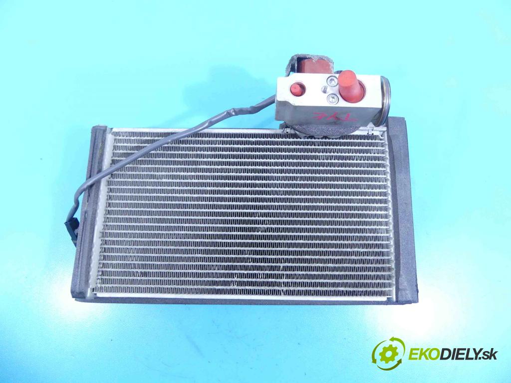 Toyota Land Cruiser J200 2007- 4.5 V8 D4D 328KM automatic 241 kW 4461 cm3 5- radiator  (Radiátory kúrenia)