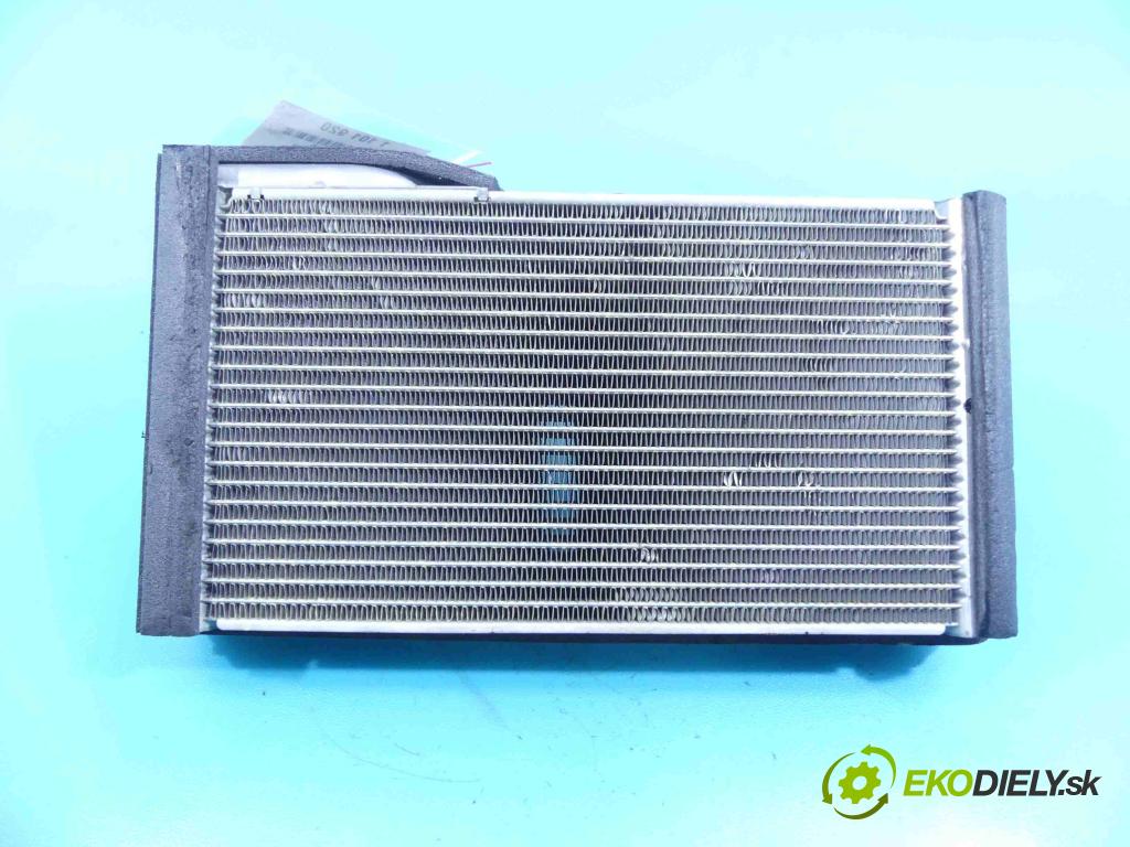 Toyota Land Cruiser J200 2007- 4.5 V8 D4D 328KM automatic 241 kW 4461 cm3 5- radiator  (Radiátory kúrenia)