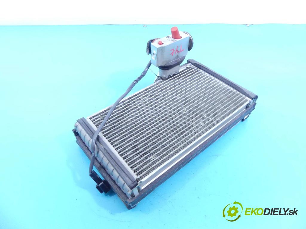 Toyota Land Cruiser J200 2007- 4.5 V8 D4D 328KM automatic 241 kW 4461 cm3 5- radiator  (Radiátory kúrenia)