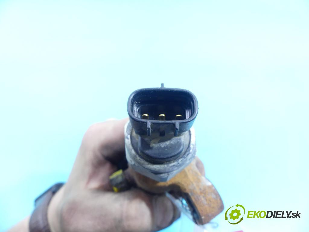 Toyota Land Cruiser J200 2007- 4.5 V8 D4D 328KM automatic 241 kW 4461 cm3 5- lišta vstrekovacia 6121-02N07 (Vstrekovacie lišty)