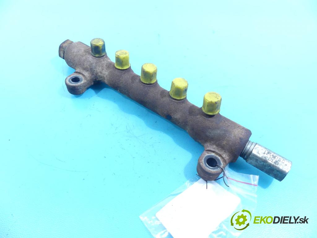 Toyota Land Cruiser J200 2007- 4.5 V8 D4D 328KM automatic 241 kW 4461 cm3 5- lišta vstrekovacia 03N35571 (Vstrekovacie lišty)