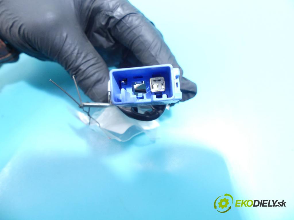 Toyota Land Cruiser J200 2007- 4.5 V8 D4D 328KM automatic 241 kW 4461 cm3 5- Zesilovač: 86300-60580 (Zosilňovače)