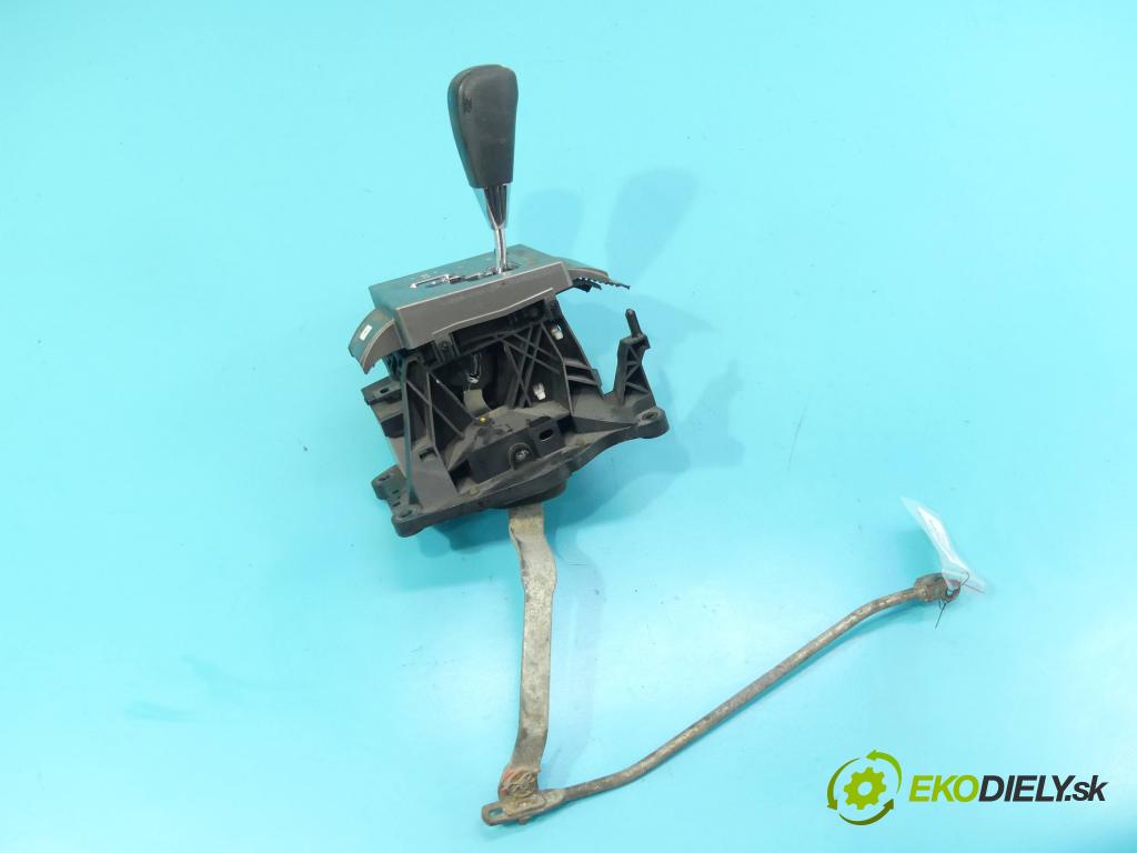 Toyota Land Cruiser J200 2007- 4.5 V8 D4D 328KM automatic 241 kW 4461 cm3 5- Páka: Změny: stupeň,rýchlosť  (Rýchlostné páky / kulisy)