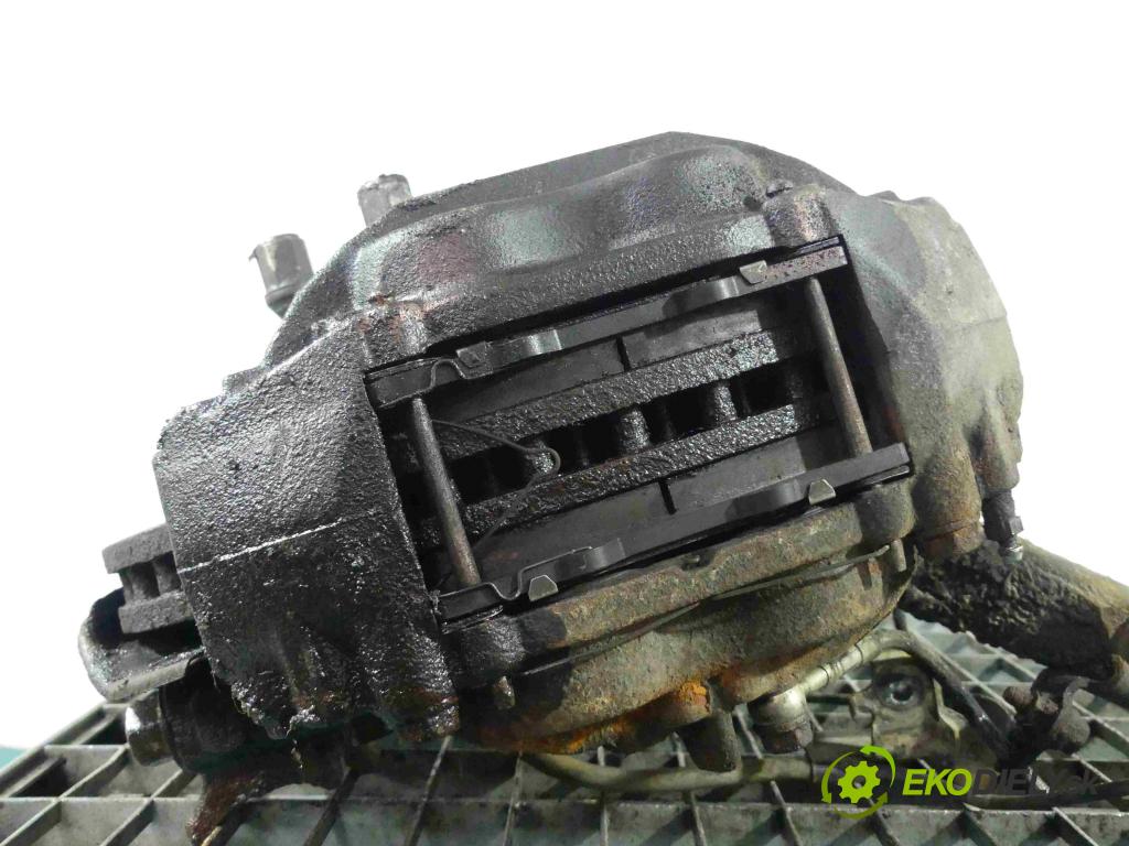 Toyota Land Cruiser J200 2007- 4.5 V8 D4D 328KM automatic 241 kW 4461 cm3 5- brzdič predné ľavý  (Ostatné)