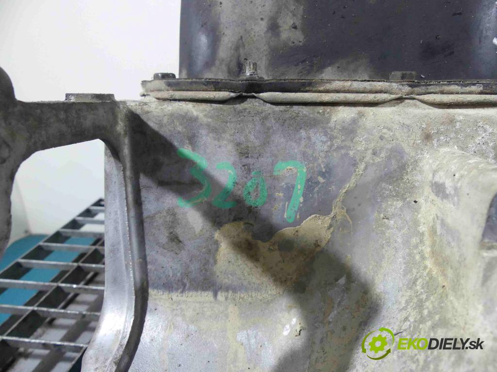 Toyota Land Cruiser J200 2007- 4.5 V8 D4D 328KM automatic 241 kW 4461 cm3 5- vaňa olejová 1VD (Olejové vane)