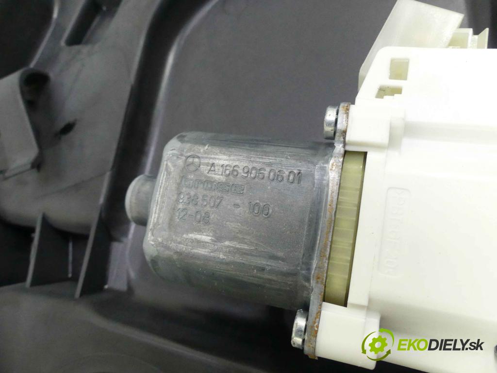 Mercedes ML W166 2011-2015 3.5 V6 306KM automatic 225 kW 3498 cm3 5- mechanismus stahování zadní pravý A1669060601