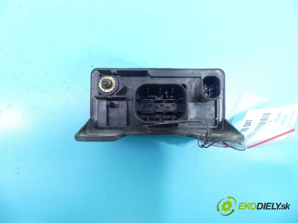 Mercedes E W210 1995-2002 2.2d 95 HP manual 70 kW 2155 cm3 4- Relé:  (Relé)