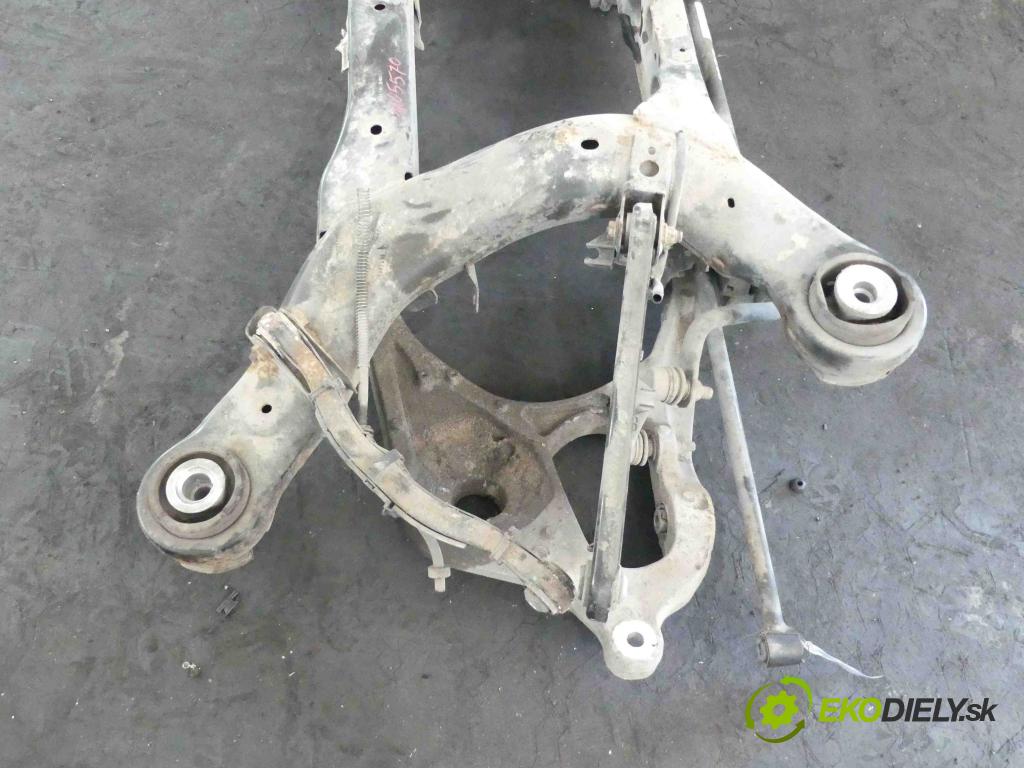 Mercedes ML W166 2011-2015 3.5 V6 306KM automatic 225 kW 3498 cm3 5- zadní výztuha