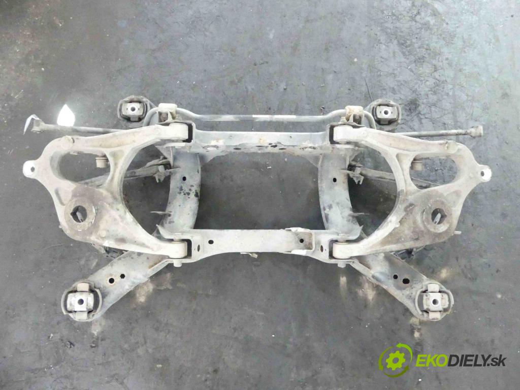 Mercedes ML W166 2011-2015 3.5 V6 306KM automatic 225 kW 3498 cm3 5- zadní výztuha