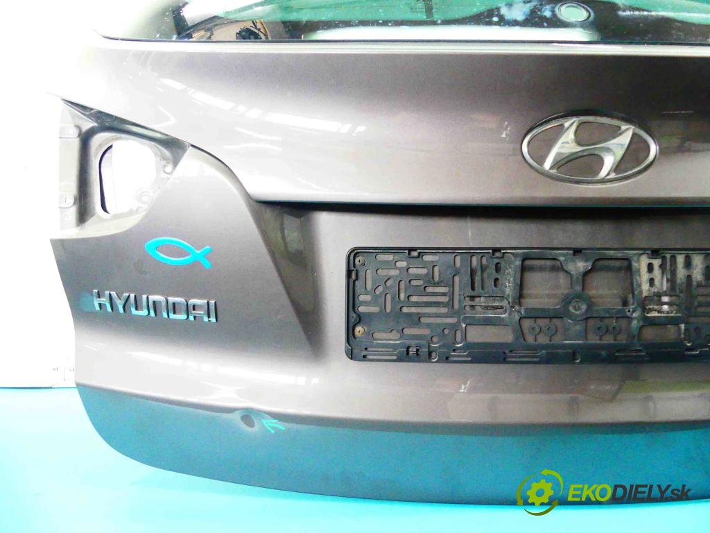 Hyundai Ix35 2.0 CRDi 136 HP manual 100 kW 1995 cm3 5- zadna kufor  (Zadné kapoty)