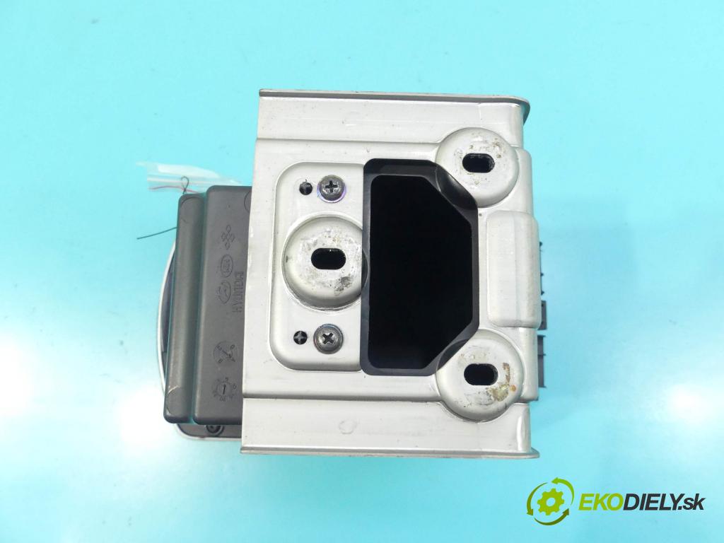 Hyundai Ix35 2.0 CRDi 136 HP manual 100 kW 1995 cm3 5- operadlo 84681-2Y000 (Lakťové opierky)