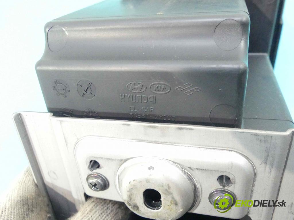 Hyundai Ix35 2.0 CRDi 136 HP manual 100 kW 1995 cm3 5- operadlo 84681-2Y000 (Lakťové opierky)