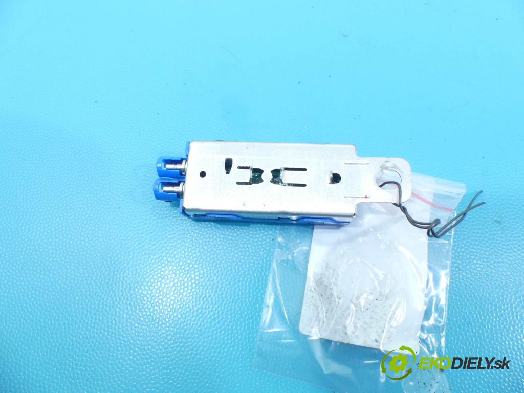 Land rover Discovery Sport 2014-2019 2.0 td 150 HP automatic 110 kW 2000 cm3 5- Zesilovač: GJ32-18C847-JB (Zosilňovače)