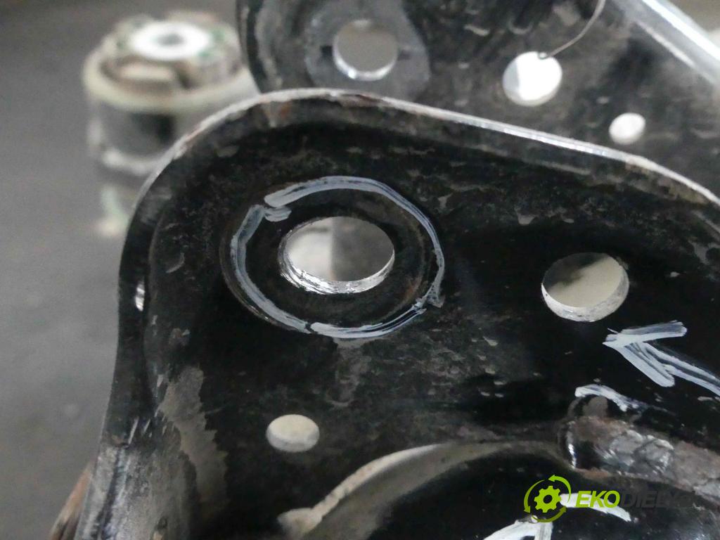 Land rover Discovery Sport 2014-2019 2.0 td 150 hp automatic 110 kW 2000 cm3 5- zadní výztuha