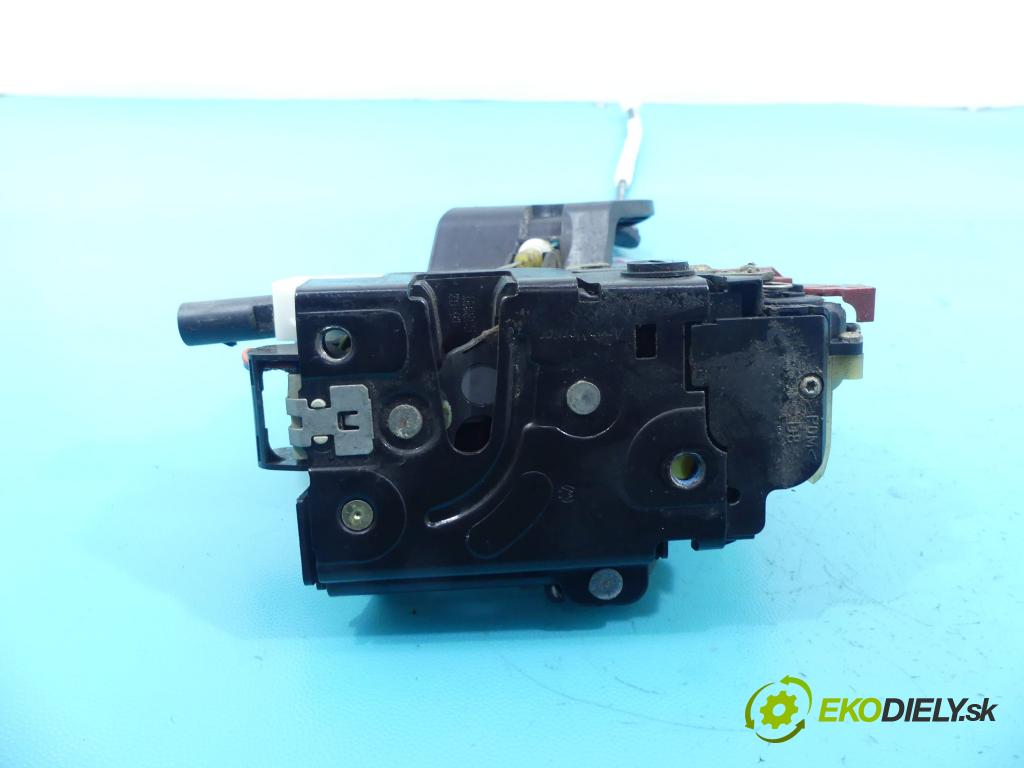 Vw Touareg I 2002-2010 4.2 V8 310 hp automatic 228 kW 4172 cm3 5- zámek zadní pravý 7L0839016C