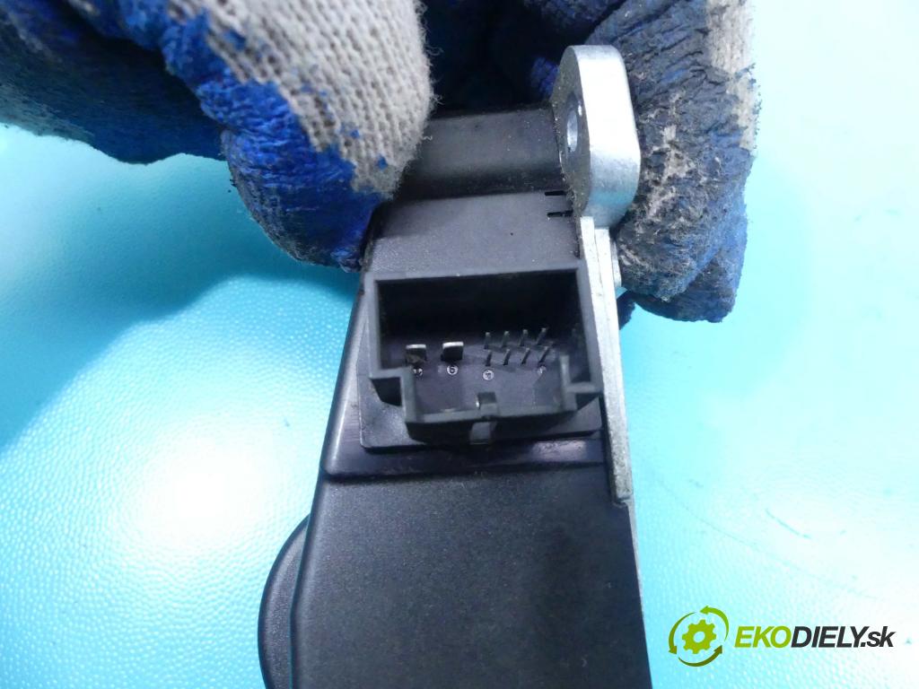 Vw Passat B6 2005-2010 1.9 tdi 105 HP manual 77 kW 1896 cm3 5- Blokáda: řízení: 3C0905861D (Ostatné)