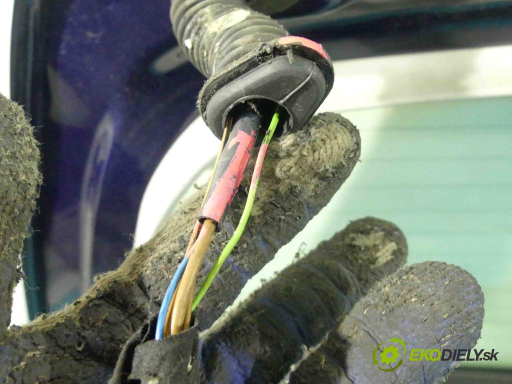 Vw Golf IV 1997-2003 1.6 SR 101 hp manual 74 kW 1595 cm3 5- zadní kufrové dveře  (Zadní kapoty)