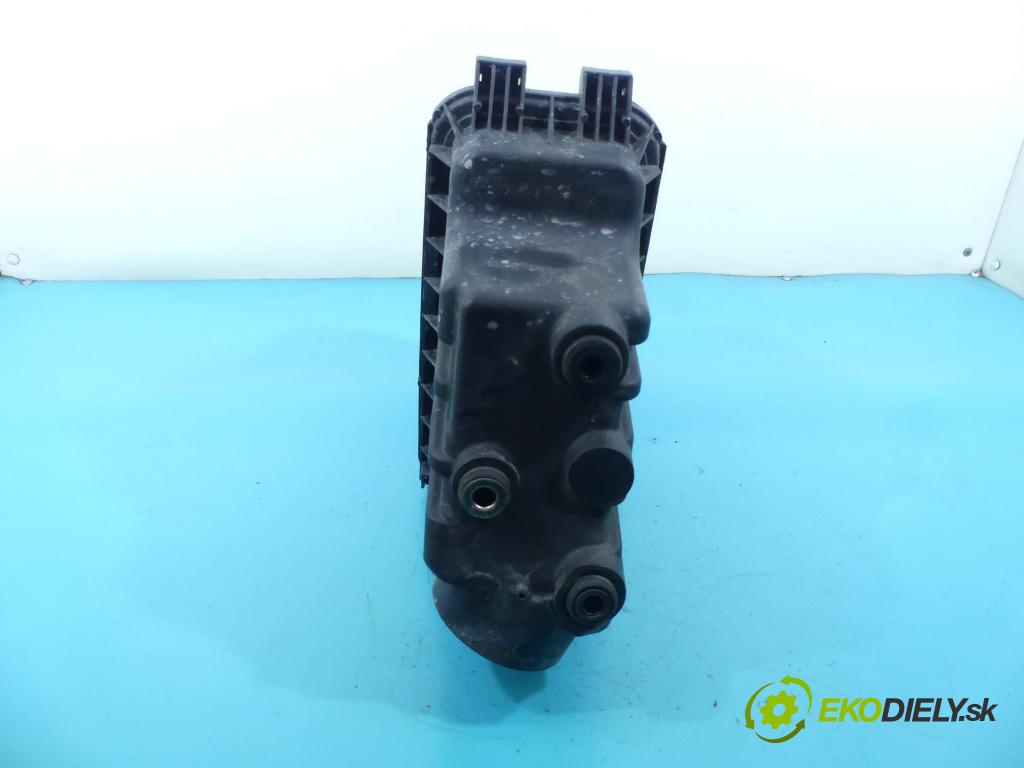 Toyota Yaris I 1999-2005 1.5 vvti 106 hp manual 78 kW 1497 cm3 3- obal filtra vzduchu 17701-21050 (Kryty filtrů)