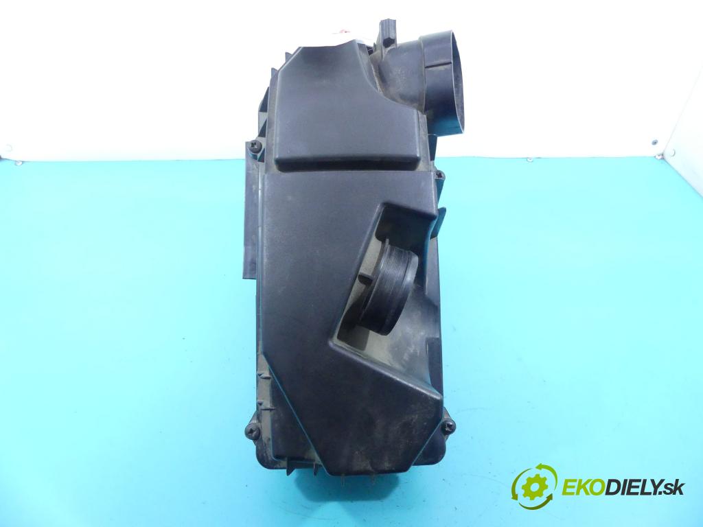 Peugeot 407 2.0 16v 140 hp manual 103 kW 1997 cm3 4- obal filtra vzduchu 9649757680 (Kryty filtrů)