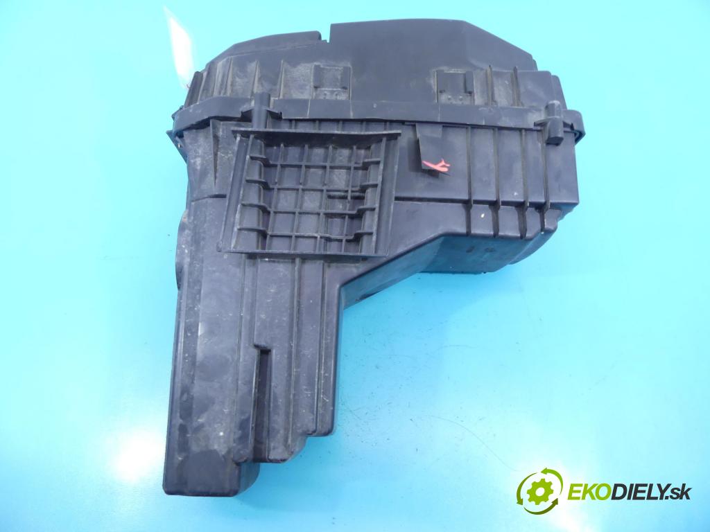 Peugeot 407 2.0 16v 140 hp manual 103 kW 1997 cm3 4- obal filtra vzduchu 9649757680 (Kryty filtrů)