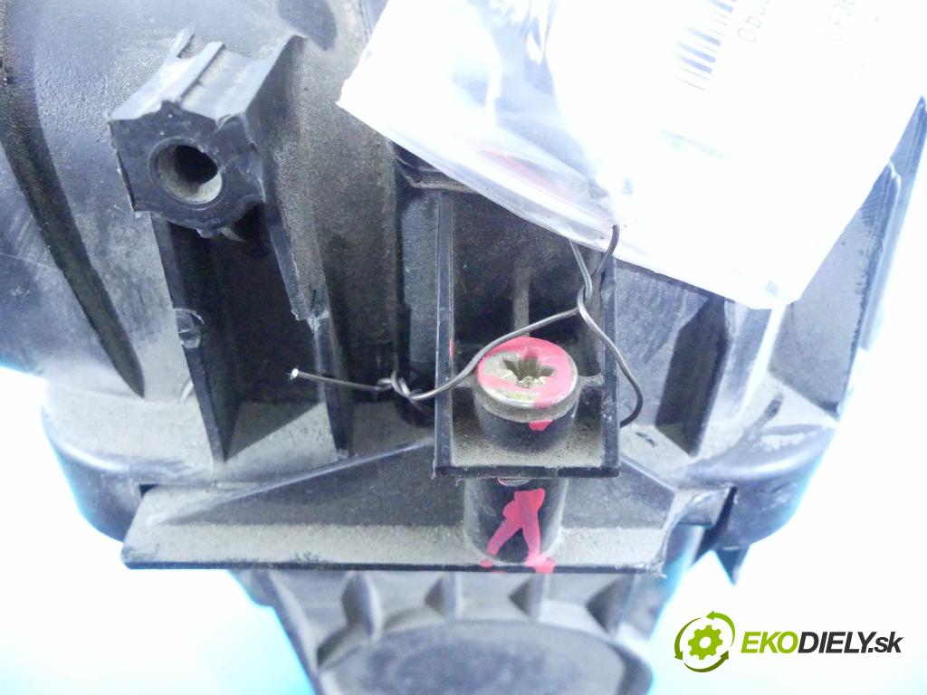 Peugeot 407 2.0 16v 140 hp manual 103 kW 1997 cm3 4- obal filtra vzduchu 9649757680 (Kryty filtrů)