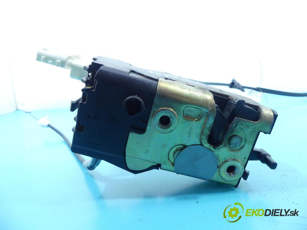 Citroen C4 I 2004-2011 1.6 16v 109 hp manual 80 kW 1587 cm3 3- zámek přední pravý 9681332080
