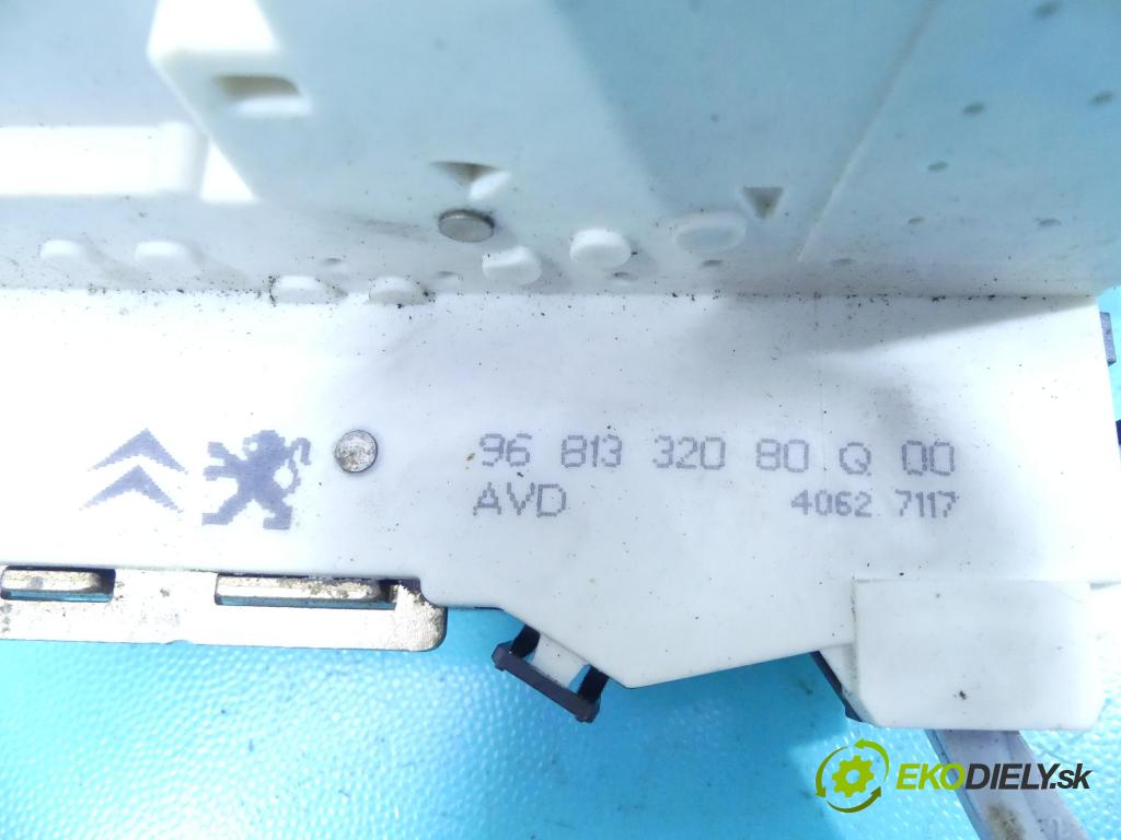 Citroen C4 I 2004-2011 1.6 16v 109 hp manual 80 kW 1587 cm3 3- zámek přední pravý 9681332080
