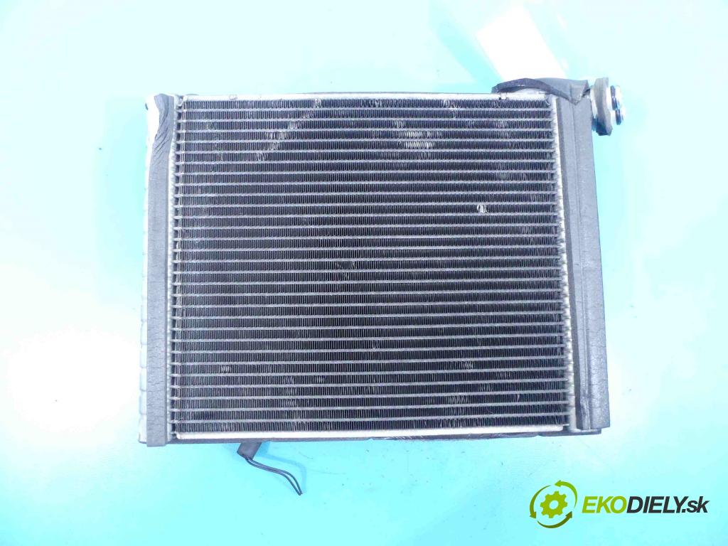 Toyota Yaris III 2011-2018 1.0 vvti 69KM manual 51 kW 998 cm3 5- radiator  (Radiátory kúrenia)