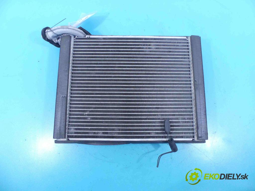 Toyota Yaris III 2011-2018 1.0 vvti 69KM manual 51 kW 998 cm3 5- radiator (Radiátory kúrenia)