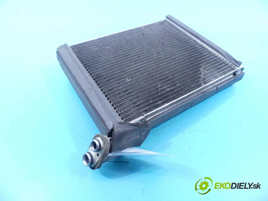 Toyota Yaris III 2011-2018 1.0 vvti 69KM manual 51 kW 998 cm3 5- radiator (Radiátory kúrenia)