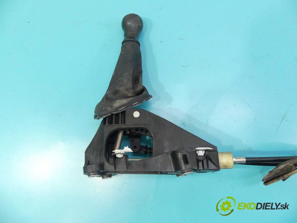 Toyota Yaris III 2011-2018 1.0 vvti 69KM manual 51 kW 998 cm3 5- Páka: Změny: stupeň,rýchlosť 33530-0D040-B (Rýchlostné páky / kulisy)