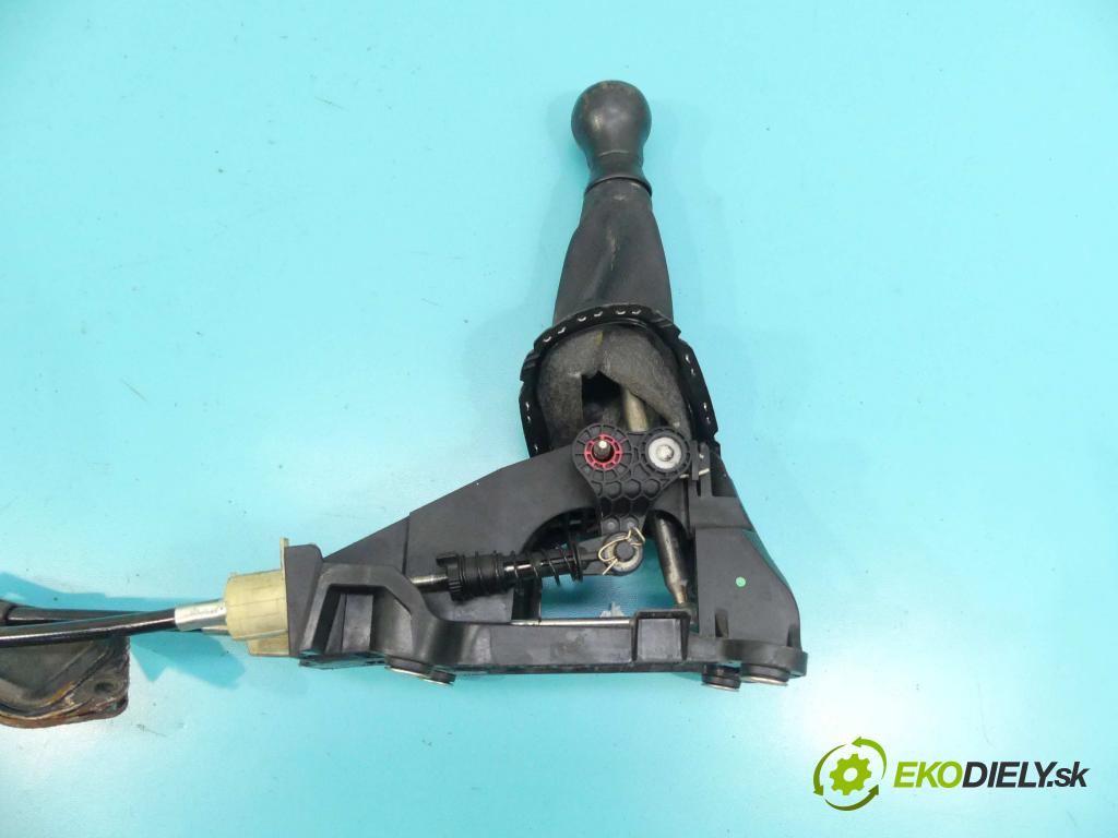 Toyota Yaris III 2011-2018 1.0 vvti 69KM manual 51 kW 998 cm3 5- Páka: Změny: stupeň,rýchlosť 33530-0D040-B (Rýchlostné páky / kulisy)