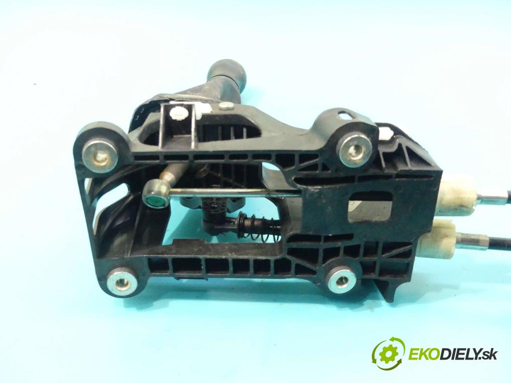 Toyota Yaris III 2011-2018 1.0 vvti 69KM manual 51 kW 998 cm3 5- Páka: Změny: stupeň,rýchlosť 33530-0D040-B (Rýchlostné páky / kulisy)