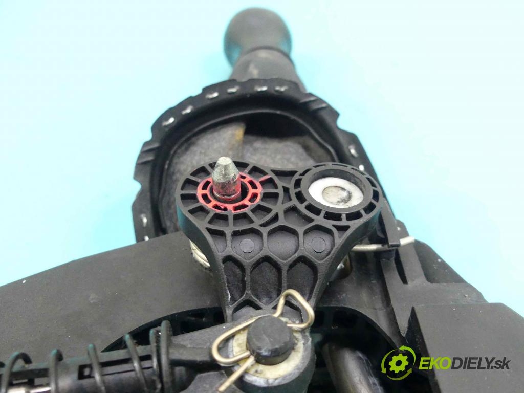 Toyota Yaris III 2011-2018 1.0 vvti 69KM manual 51 kW 998 cm3 5- Páka: Změny: stupeň,rýchlosť 33530-0D040-B (Rýchlostné páky / kulisy)