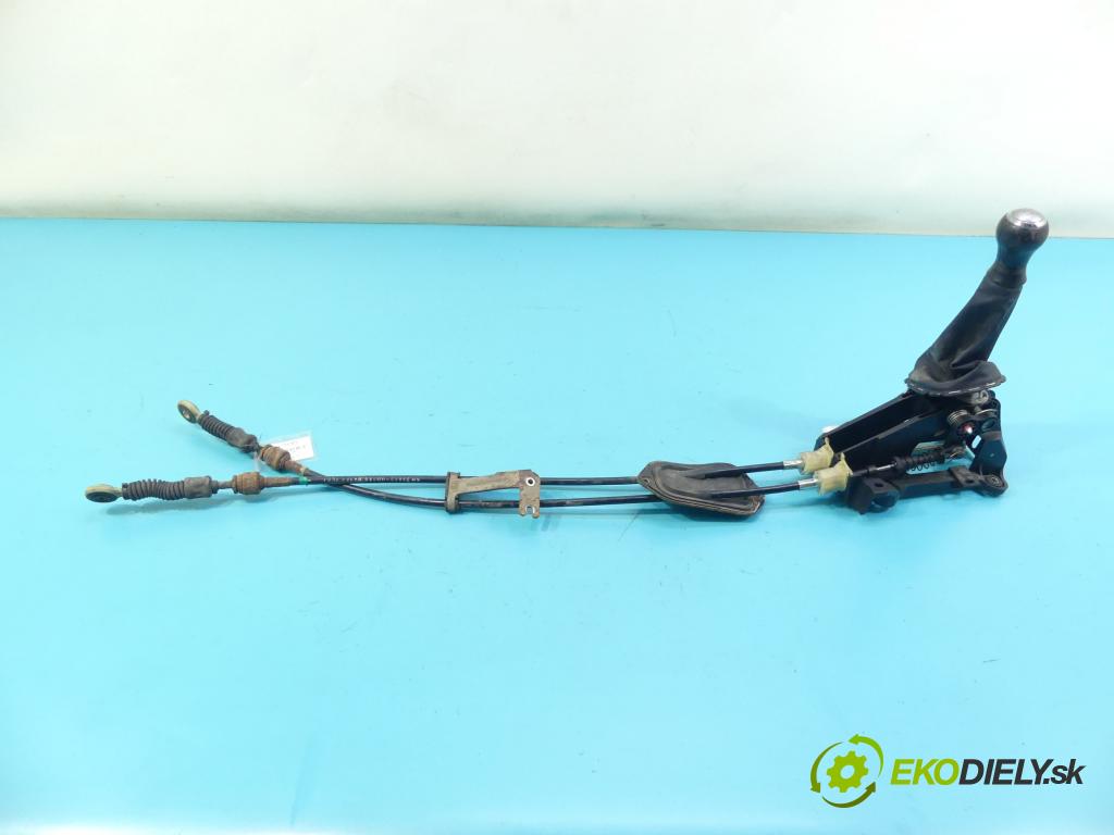 Toyota Yaris III 2011-2018 1.0 vvti 69KM manual 51 kW 998 cm3 5- Páka: Změny: stupeň,rýchlosť 33530-0D040-B (Rýchlostné páky / kulisy)