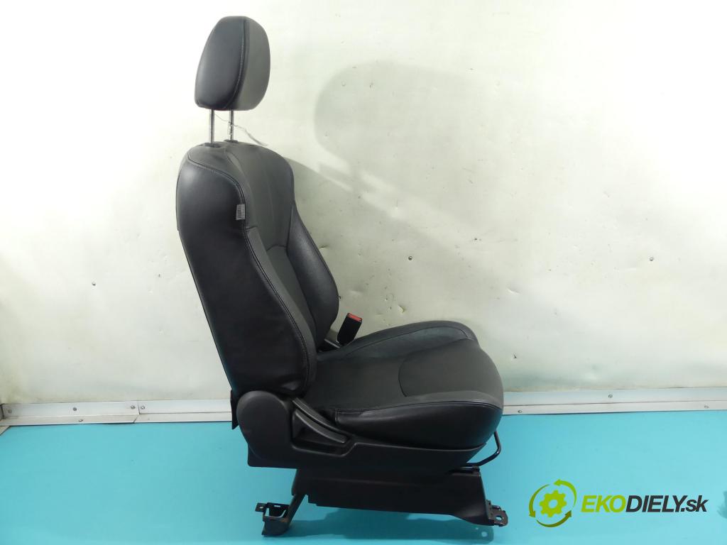 Mitsubishi Outlander II 2006-2013 2.0 DI-D 140 HP manual 103 kW 1968 cm3 5- Sedačka pravý  (Sedačky, sedadlá)