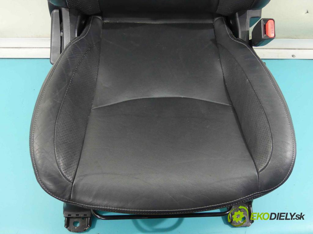 Mitsubishi Outlander II 2006-2013 2.0 DI-D 140 HP manual 103 kW 1968 cm3 5- Sedačka pravý  (Sedačky, sedadlá)