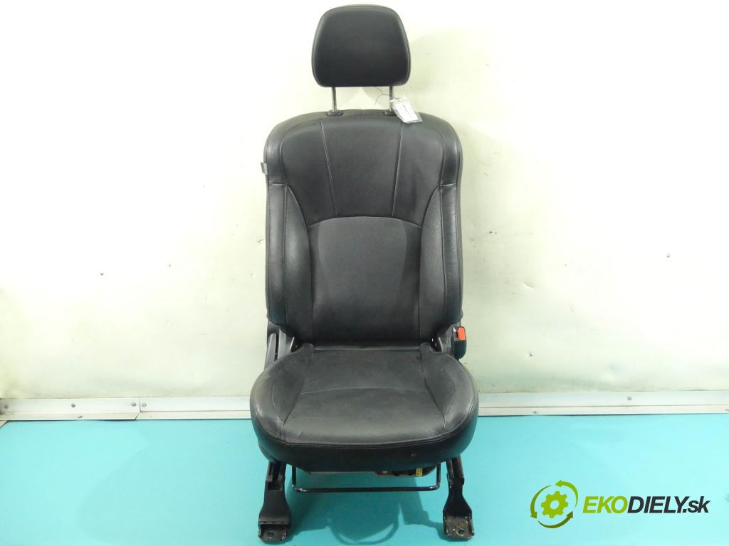 Mitsubishi Outlander II 2006-2013 2.0 DI-D 140 HP manual 103 kW 1968 cm3 5- Sedačka pravý  (Sedačky, sedadlá)