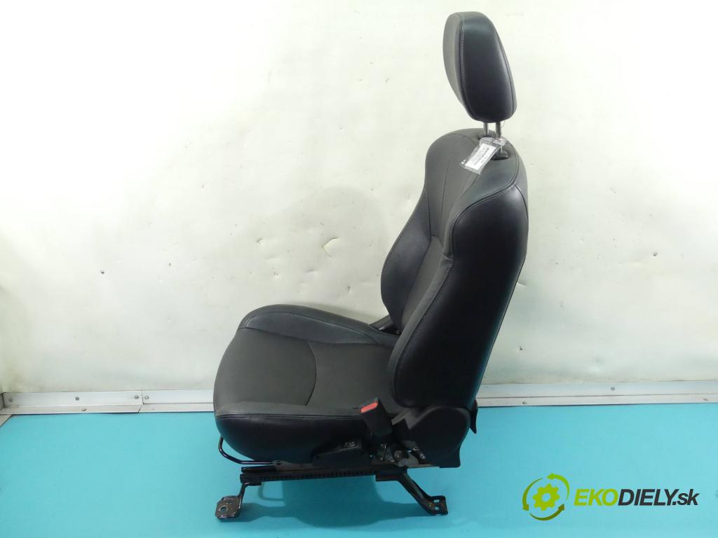 Mitsubishi Outlander II 2006-2013 2.0 DI-D 140 HP manual 103 kW 1968 cm3 5- Sedačka pravý  (Sedačky, sedadlá)