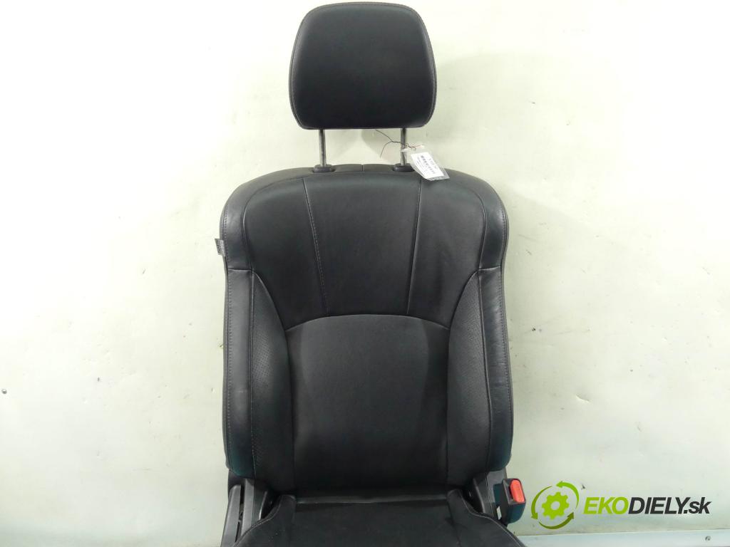 Mitsubishi Outlander II 2006-2013 2.0 DI-D 140 HP manual 103 kW 1968 cm3 5- Sedačka pravý  (Sedačky, sedadlá)