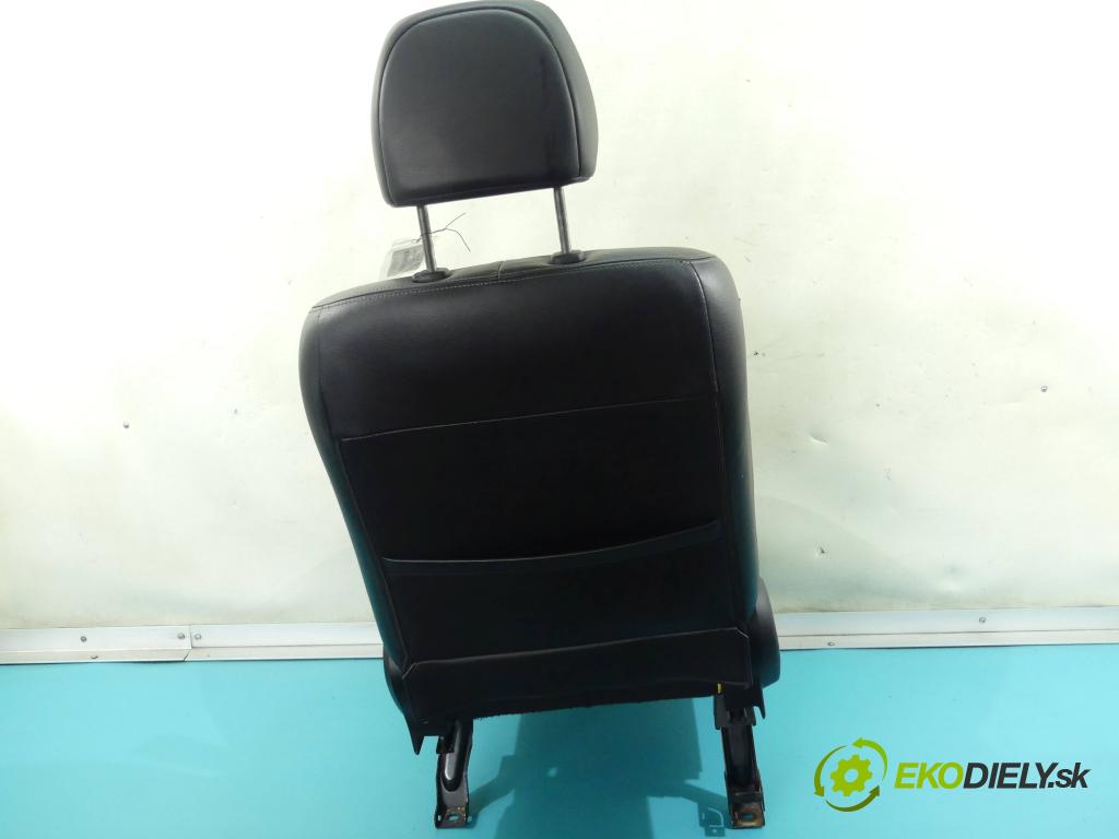 Mitsubishi Outlander II 2006-2013 2.0 DI-D 140 HP manual 103 kW 1968 cm3 5- Sedačka pravý  (Sedačky, sedadlá)