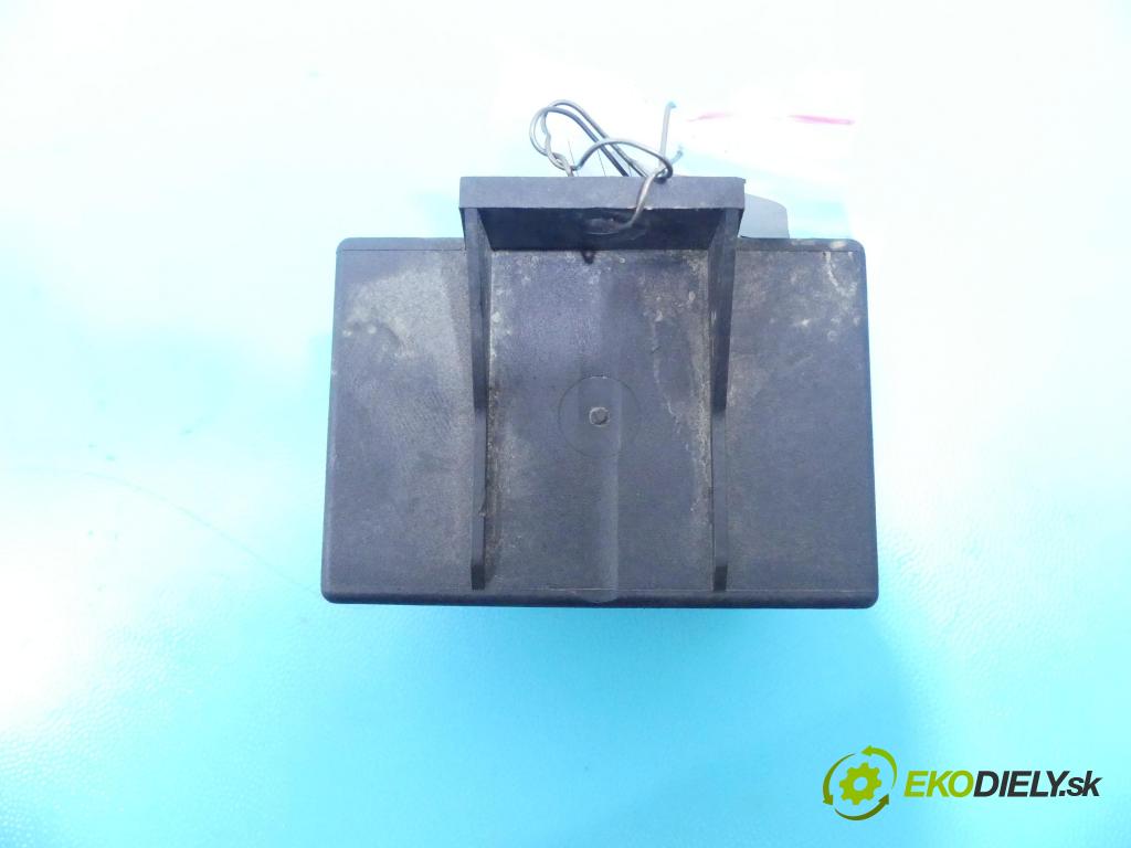 Suzuki Sx4 2.0 DDIS 135 HP manual 99,2 kW 1956 cm3 5- Relé: 0281003043 (Relé)