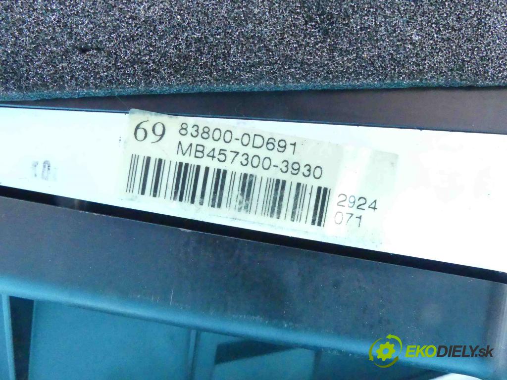 Toyota Yaris II 2005-2011 1.4 D4D 90 HP manual 66 kW 1364 cm3 5- prístrojovka/ budíky 83800-0D691 (Prístrojové dosky, displeje)