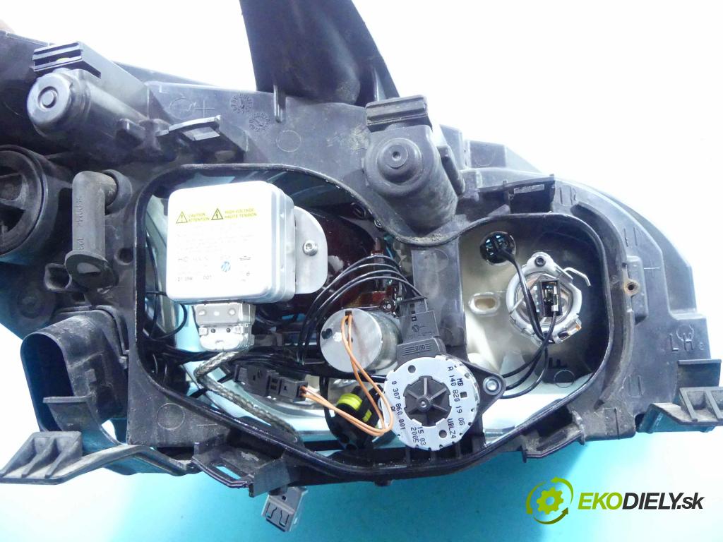 Ford Focus Mk2 2004-2011 1.6 16v 116 HP manual 85 kW 1596 cm3 5- Reflektor: pravý 4M51-13W030-EC (Pravé)