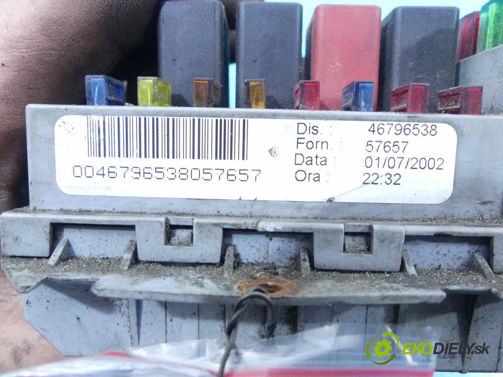 Fiat Stilo 1.9 jtd 116 hp manual 85 kW 1910 cm3 5- skříňka pojistková 46796538 (Pojistkové skříňky)